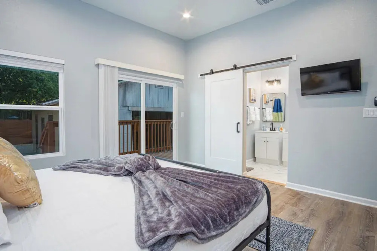 Experience Convenience w/ 4br/3ba Near Alamodome