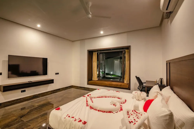 The Saravi Resort