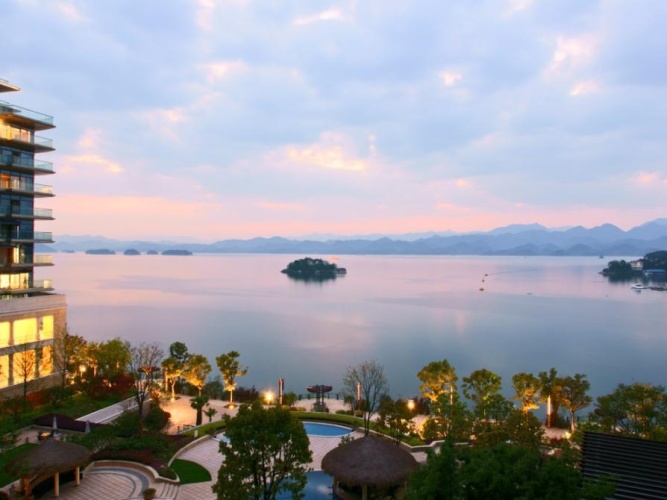 Standard Double room with lake view