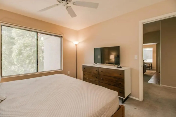 Luxury Paradise Valley Condo, Complete Remodel!