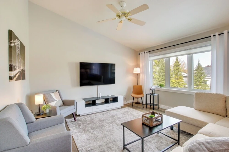 3 Bedrooms Apartment