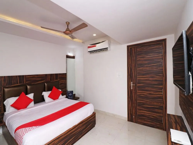 Oyo 19610 Hotel Nutan Krishna