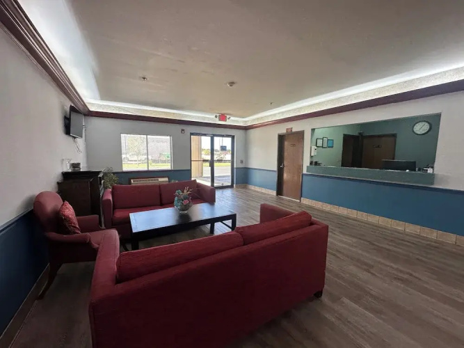 Budget Inn, Hwy 41