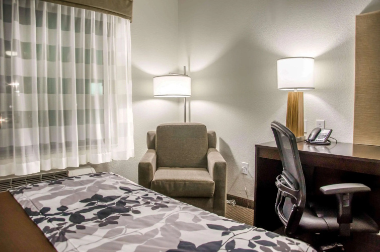 Sleep Inn & Suites Center