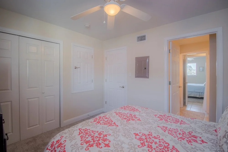 Oak Shores 66