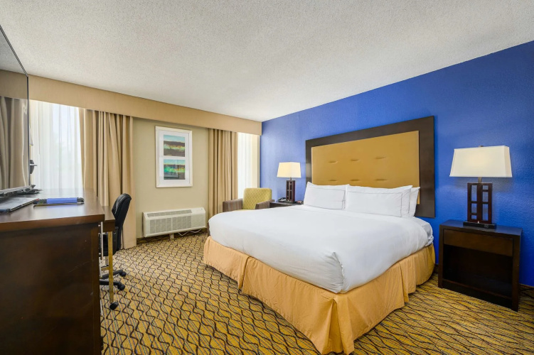 DoubleTree by Hilton Raleigh Midtown