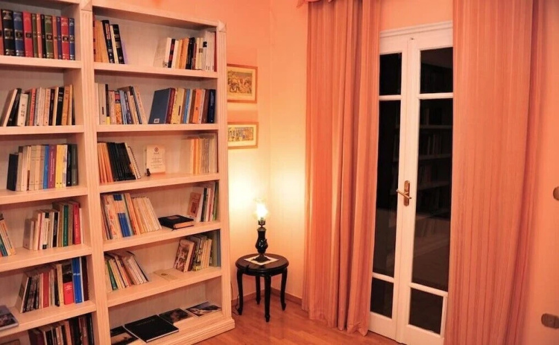 Alexandra's Art Apartment