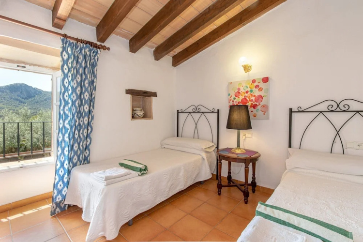 Traditional Charm With Private Pool
