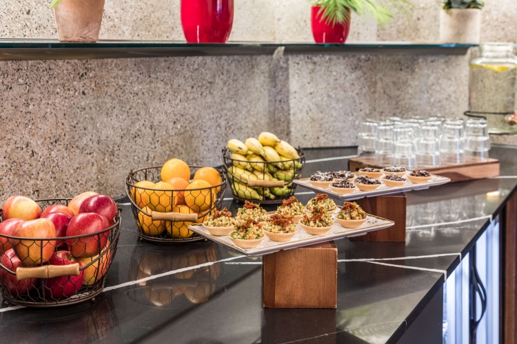 Radisson Red London Heathrow photo 9