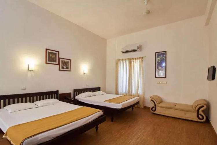 Plaza Suites