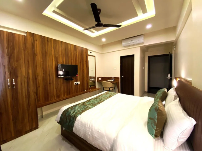 The Grand Sarovar Inn and Suites