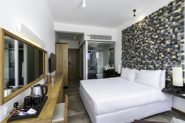 Deluxe Double room with city view