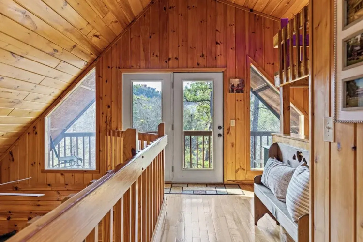 Bear Hideaway Cozy 3BR Cabin
