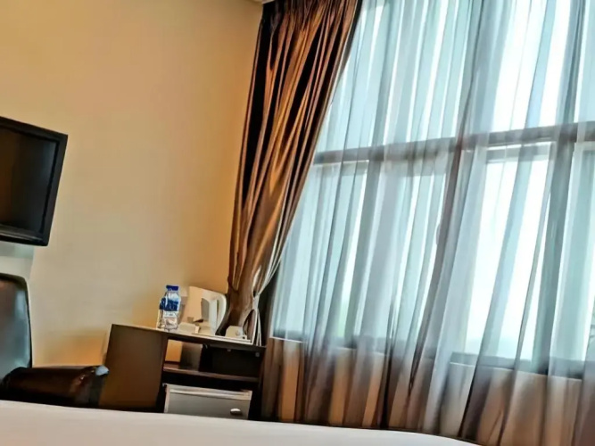 Capital O Rail Hotel