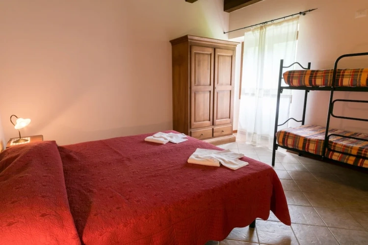 Standard Quadruple room with land view