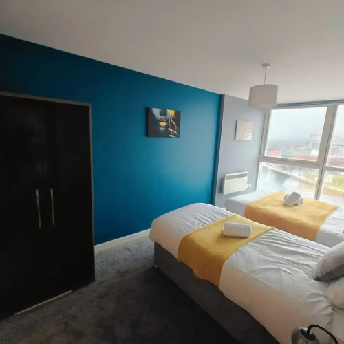 2BR Stunning City Centre Apt