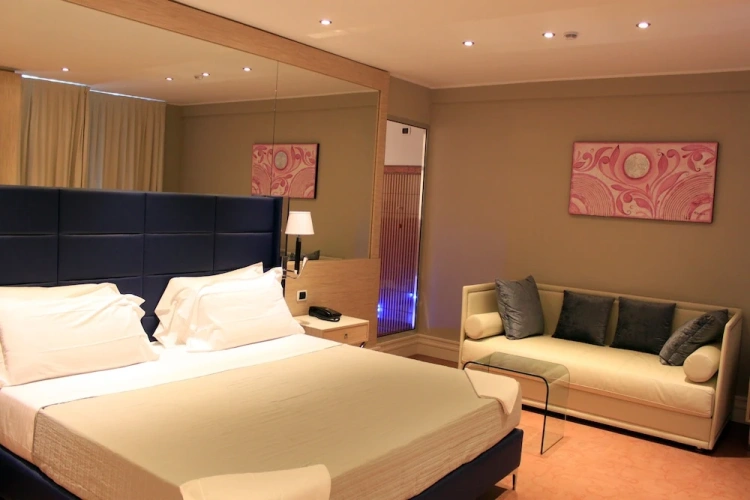 1 Bedroom Executive Suite with balcony and with lake view