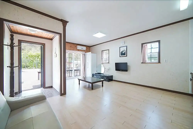 Danyang Wood Scented Pension