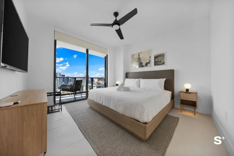 Skyline Escape Sleek 1BR with DTW Charm