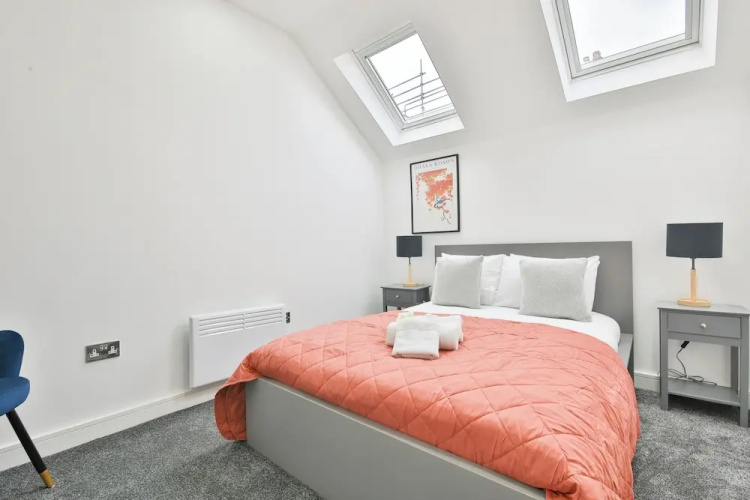 Modern 2 Bed House - Sleeps 4
