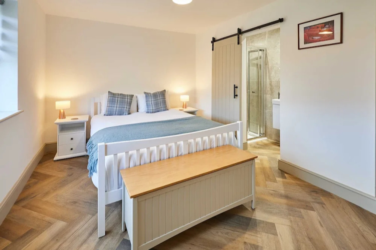 Host Stay Middle Cottage