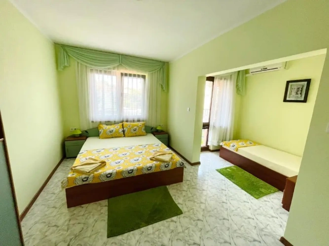 Standard Triple room with balcony