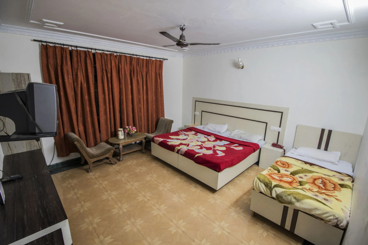 WOWSTAYZ Hotel Sahiwa