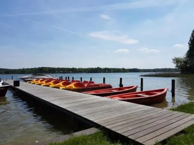 Blaues Haus am See