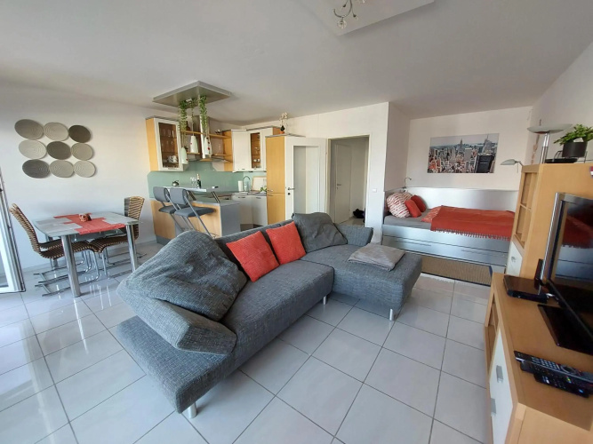 Mischek Tower Apartment with private terrace next to UNO