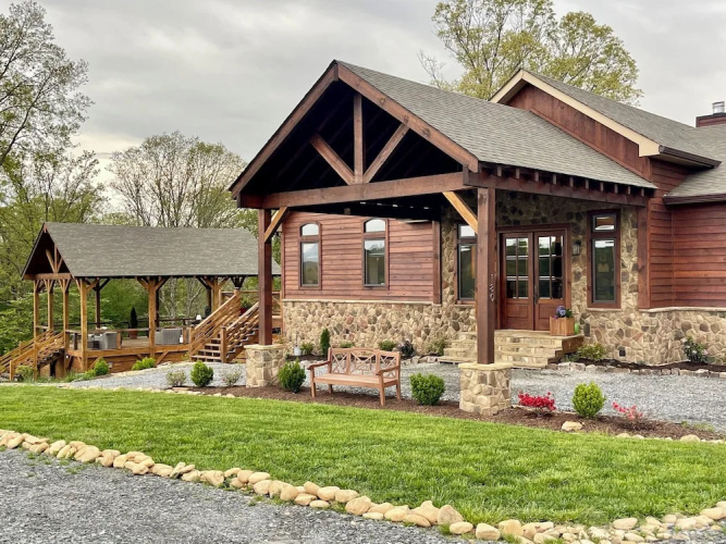 The Dogwood Inn - Blue Ridge, GA