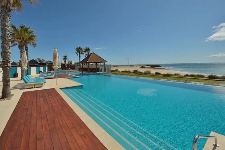 Sea Side 411