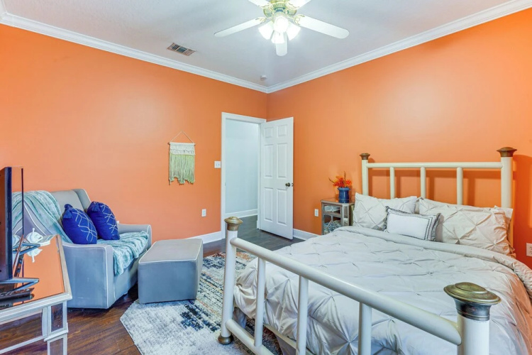 Spacious Long Beach Vacation Home w/ Patio & Grill