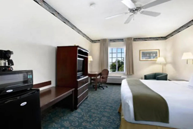 Ramada by Wyndham Williams