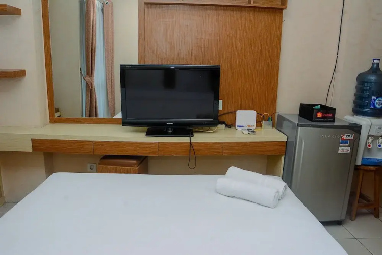Comfort and Modern Studio Tifolia Apartment