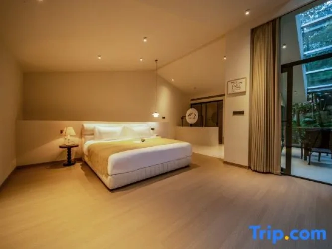 Suite with mountain view