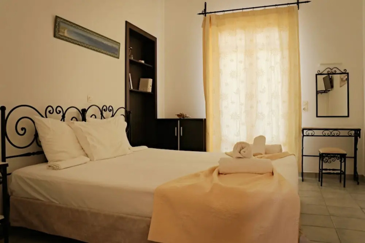 Ailouros summer hotel