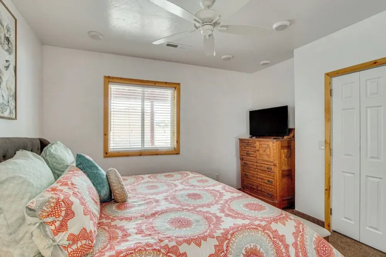 Family Home w/ Mountain Views in Circleville!