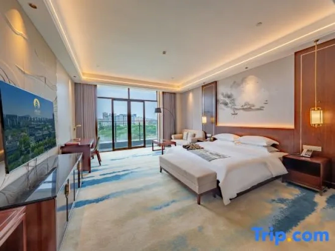 Executive Suite with lake view