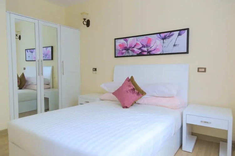 3 Bedrooms Apartment