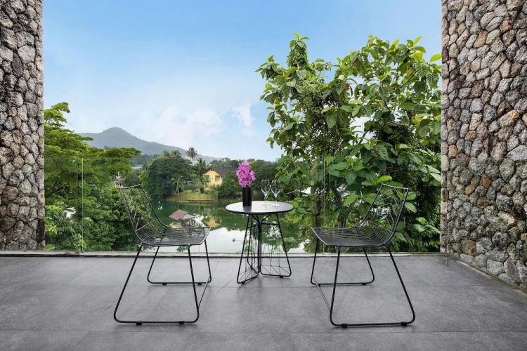 4 Bedrooms Villa with lake view