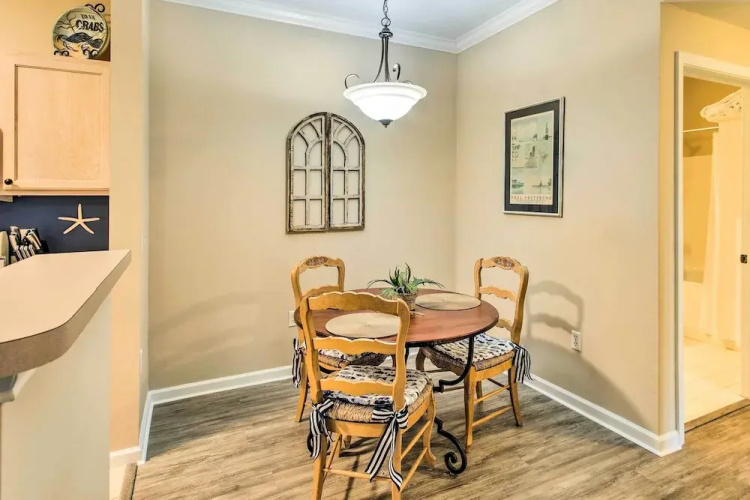 Bright St Simons Island Condo w/ Shared Pool!