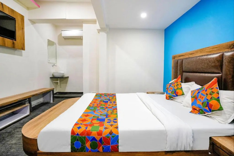 Fabhotel Babas Residency