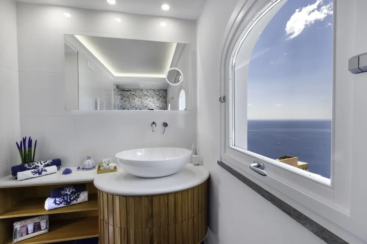 3 Bedrooms Sextuple Villa with balcony