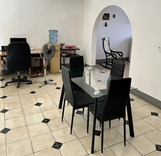 1 Bedroom Business room