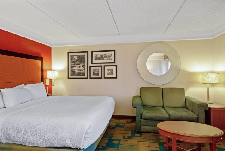 La Quinta Inn & Suites by Wyndham Winston-Salem