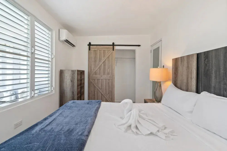 Cozy Flat Two Sleeping Areas Full-size bed