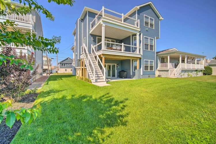 4 Bedrooms Cottage with balcony