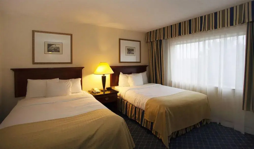Days Inn & Suites by Wyndham Omaha NE