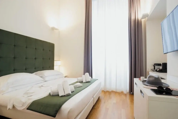 Standard Double room with city view
