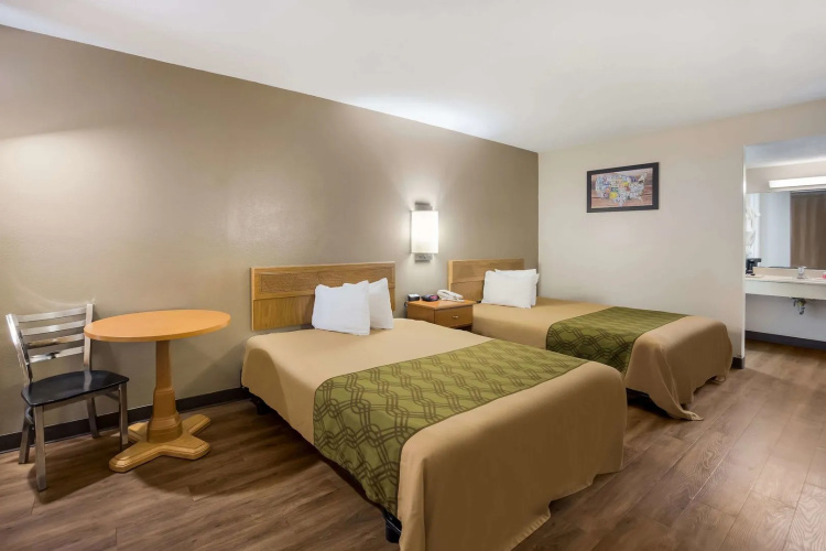 Econo Lodge Live Oak